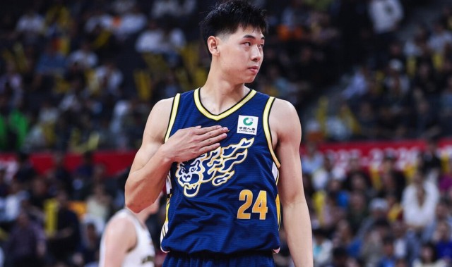 米乐-抖抖锈迹，崔永熙时隔688天再度站上CBA赛场，5中1拿到2分3板